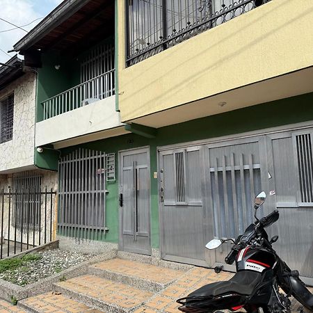 Road Living Home 麦德林 外观 照片