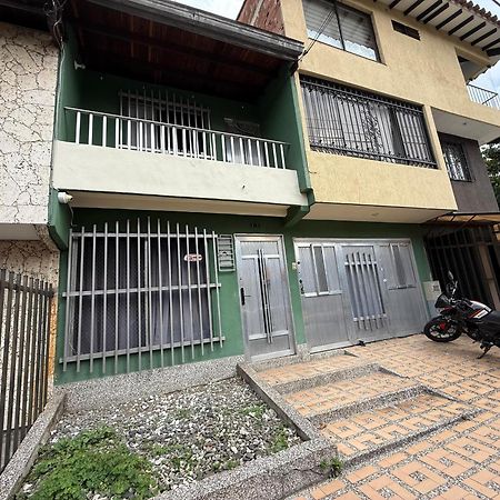 Road Living Home 麦德林 外观 照片