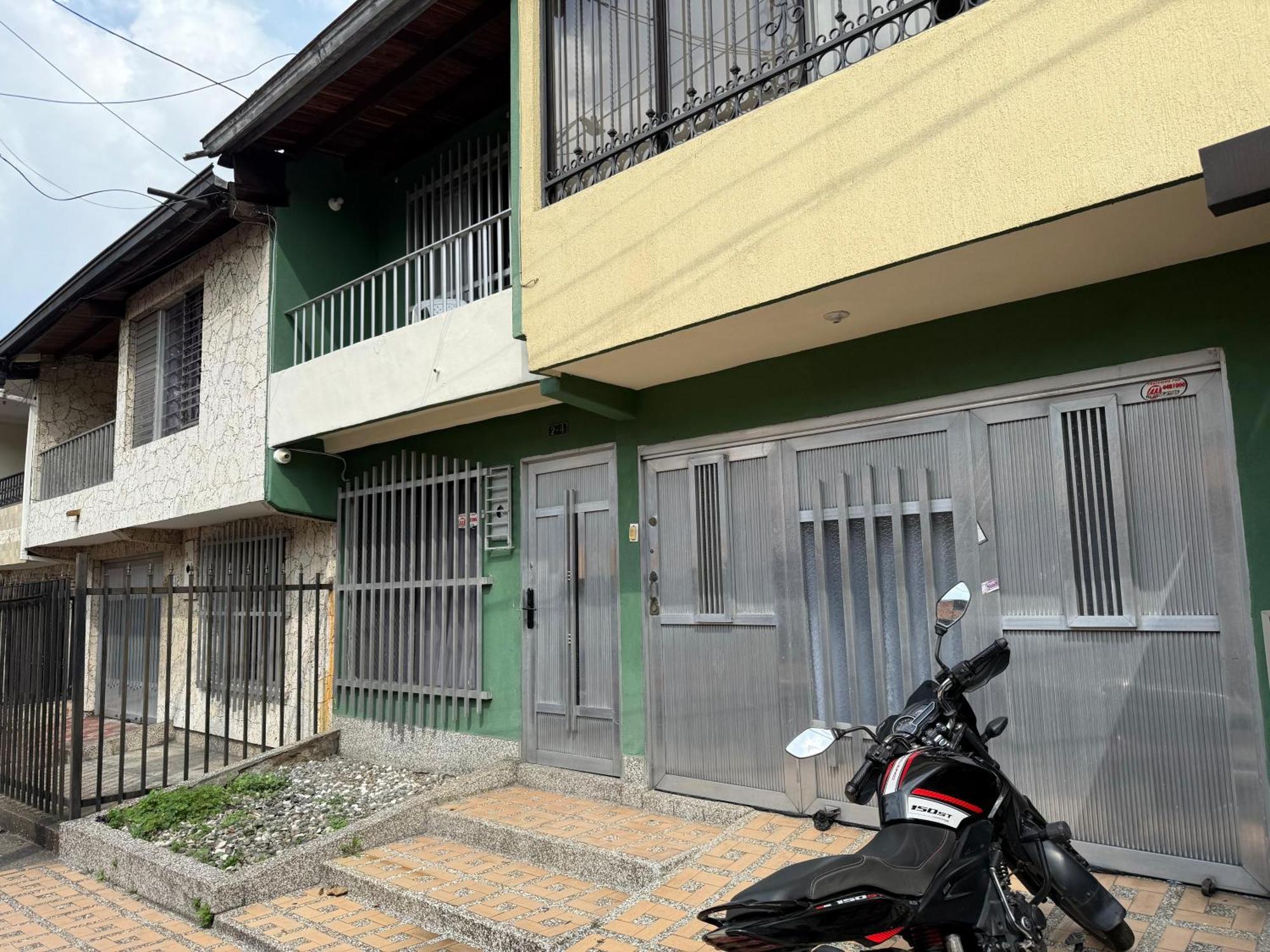 Road Living Home 麦德林 外观 照片